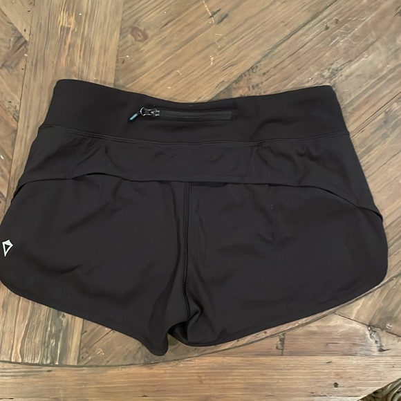 Lululemon Ivivva girls black shorts size 14 - Picture 4 of 4